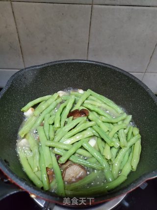 香菇烧肉豆角的做法步骤：6