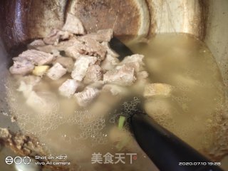 洋葱焖牛腩的做法步骤：2