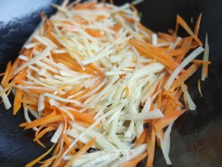 酸爽三丝的做法步骤：3