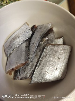 红烧带鱼的做法步骤：2