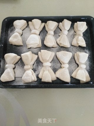 网红蝴蝶结面包（附三种做法）的做法步骤：32