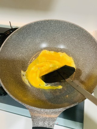 剁椒蛋炒饭的做法步骤：1