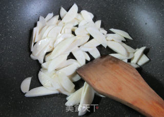 香菇酱炒茭白的做法步骤：4
