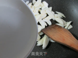 香菇酱炒茭白的做法步骤：5