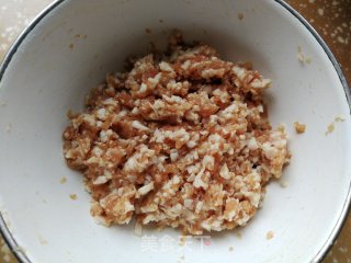 猪肉黄瓜韭菜饺的做法步骤：1