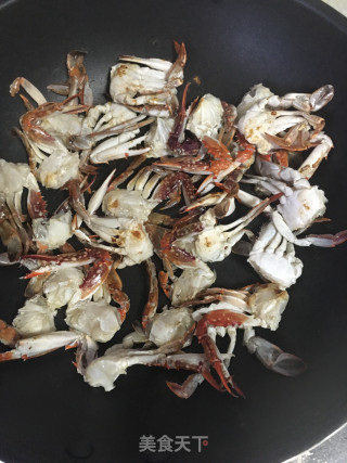 椒盐梭子蟹的做法步骤：4