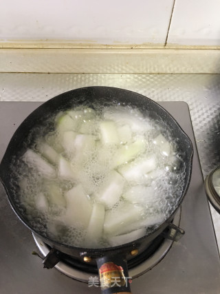 冬瓜银鱼汤的做法步骤：2