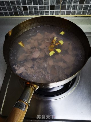 鲜虾拉面的做法步骤：2