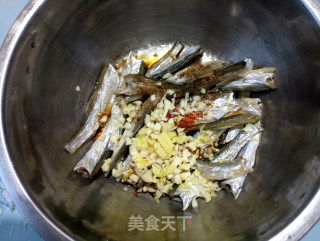 空气炸锅烤小鱼干的做法步骤：5