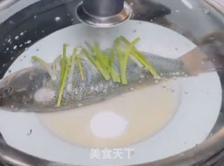 蒸鲈鱼的做法步骤：4