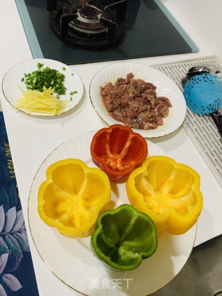 彩椒牛肉的做法步骤：2