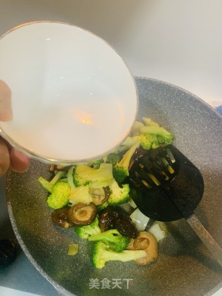 香菇西兰花的做法步骤：7