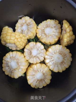 电饭煲奥尔良鸡翅玉米鸡蛋的做法步骤：10