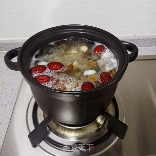 银耳桃胶莲子羹的做法步骤：4