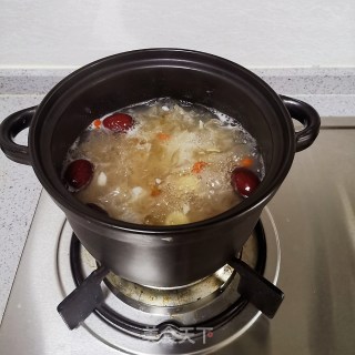 银耳桃胶莲子羹的做法步骤：6