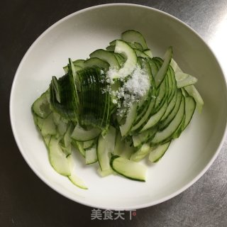 辣炒青瓜的做法步骤：2