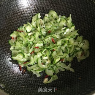 辣炒青瓜的做法步骤：6