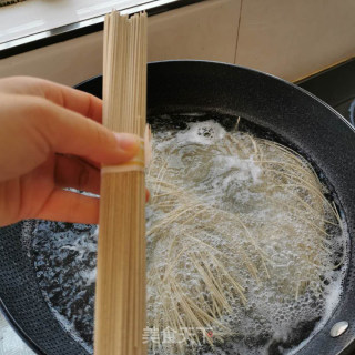 自制美味快手拌面，绝对让你吃不够！的做法步骤：2