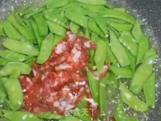 荷兰豆炒腊肠的做法步骤：4