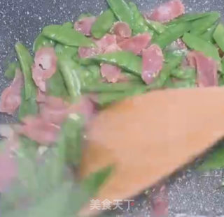 荷兰豆炒腊肠的做法步骤：5