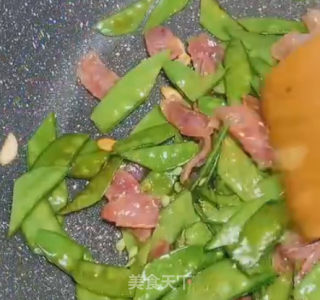荷兰豆炒腊肠的做法步骤：6