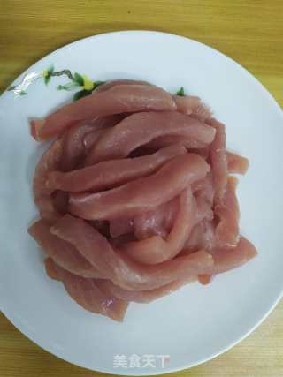 糖醋里脊的做法步骤：1