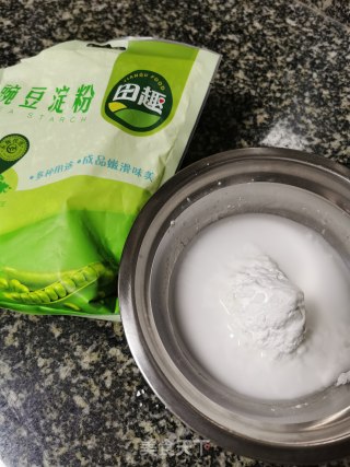 凉粉鲫鱼的做法步骤：1
