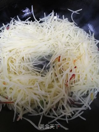 辣炒土豆丝的做法步骤：2