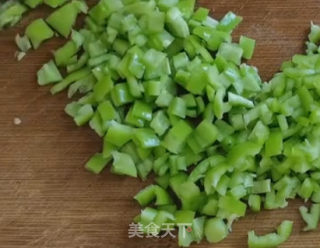 青椒炒蛋的做法步骤：1