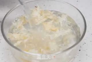 山药银耳羹的做法步骤：2
