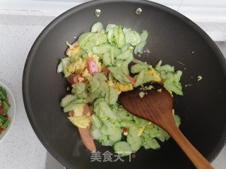 黄瓜炒鸡蛋的做法步骤：6