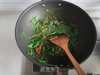 素炒韭菜的做法步骤：5