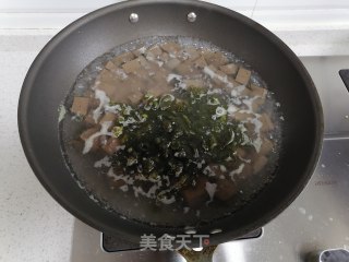 地皮鸭血汤的做法步骤：4