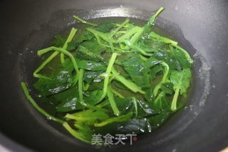 猪肉饺子的做法步骤：1