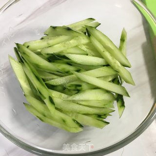 香菜凉拌黄瓜的做法步骤：2