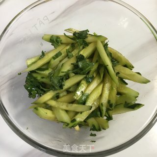 香菜凉拌黄瓜的做法步骤：3