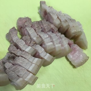五花肉片烧百叶结的做法步骤：2