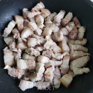 虎皮蛋红烧肉的做法步骤：4
