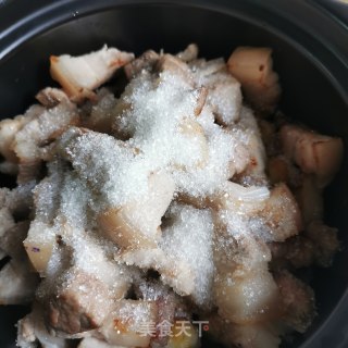 虎皮蛋红烧肉的做法步骤：5