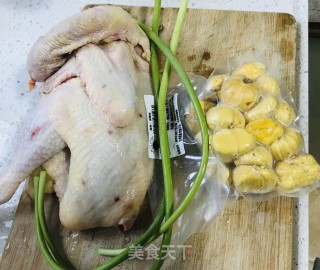 板栗烧鸡的做法步骤：1
