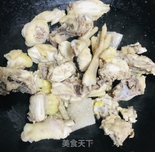 板栗烧鸡的做法步骤：4
