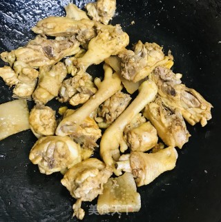 板栗烧鸡的做法步骤：5