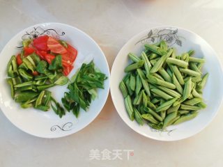 小炒豆角的做法步骤：1