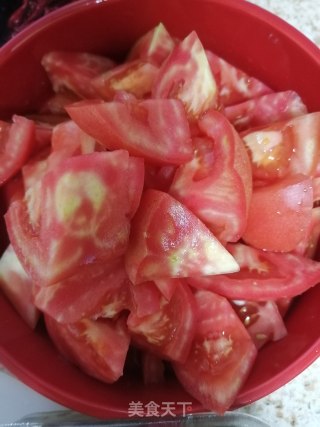 家常牛肉炖番茄的做法步骤：2