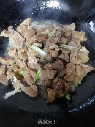 家常牛肉炖番茄的做法步骤：4