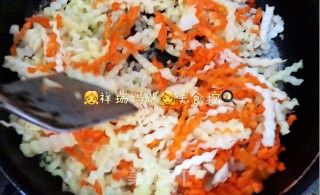 原创【????仙草味道????私房菜????】????女儿????的????味道????酸甜的三色土豆丝????的做法步骤：2