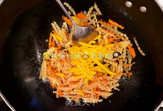 原创【????仙草味道????私房菜????】????女儿????的????味道????酸甜的三色土豆丝????的做法步骤：4