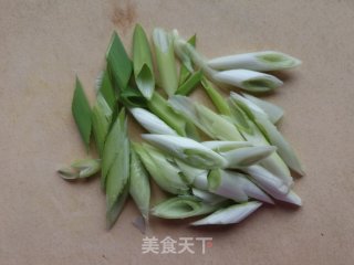 大葱炒鹅蛋的做法步骤：2