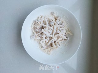 酥炸海鲜菇的做法步骤：3