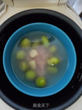 瘦肉炖青橄榄的做法步骤：4